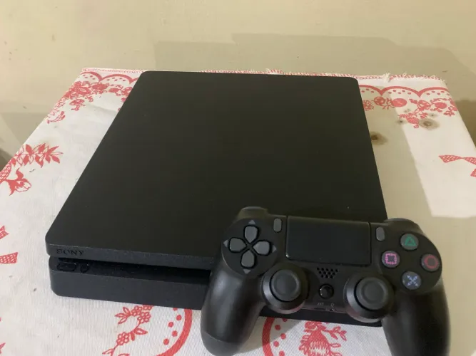 PS4 slim 1TB (conservado)