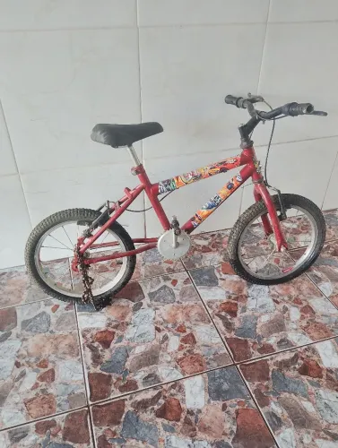 Vendo duas bikes, uma pequena e uma média.