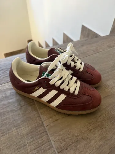 Tênis adidas