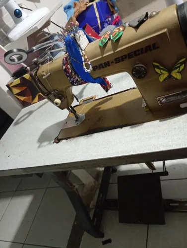 Maquina costura reta