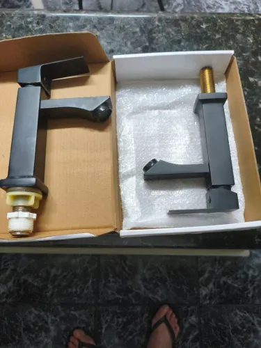 Duas torneiras...uma USADA e uma sem USO valor 40 reais cada