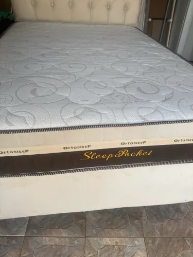 Cama casal com cabeceira