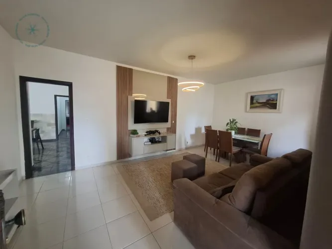 Casa em Lote de 400 metros quadrados