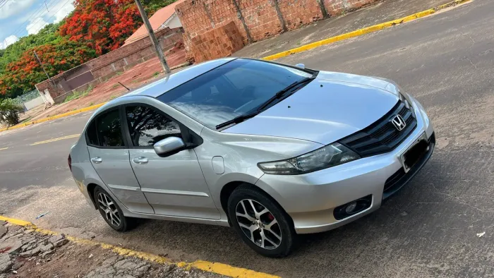 Honda City Sedan Sport 1.5 Flex 16V 4P Mec. 2014