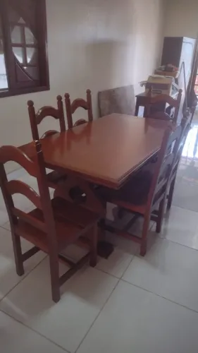 Mesa de jantar Madeira Maciça com 6 cadeiras - Ótimo estado.
