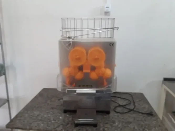 Espremedor de Laranja automático