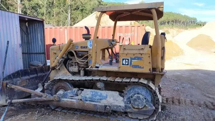 Trator de Esteiras Caterpillar D4E, 1990