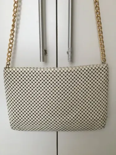 linda bolsa off white com manta metálica!