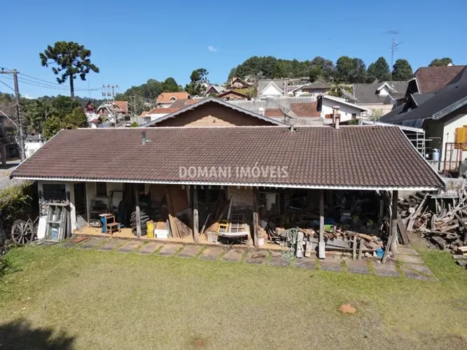 Casa Antiga à Venda com Preço Baixo na Região da Abernéssia - Campos do Jordão/SP