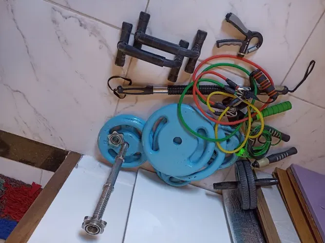 Vendo equipamentos de ginástica e musculação