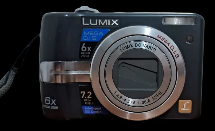 Câmera Panasonic DMC LZ 7 zoom óptica 6x e 7.2 megapixels