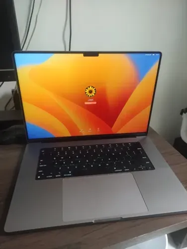 MacBook M2 Pro 16" com SSD de 1TB. Impecável, mal saiu da caixa