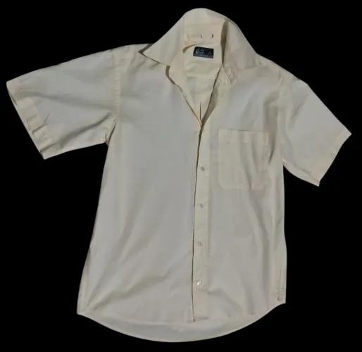 Camiseta de botão ("social") amarela tamanho 2