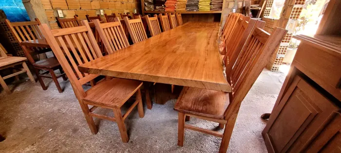 Mesa de Jantar de Madeira Maciça 14 LUGARES