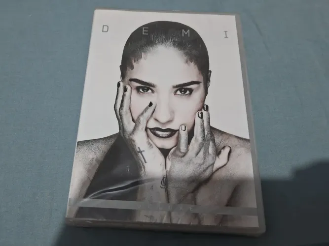 CD+DVD DEMI - Deluxe (LACRADO) DEMI LOVATO