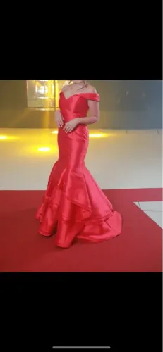 Vestido vermelho de formatura digno de Oscar 