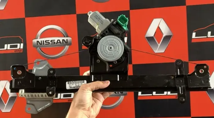 Elevador do Vidro Dianteiro Esquerdo Nissan Sentra 2015 (2 Peças)