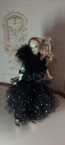 Antiga Boneca de porcelana Zenir Disarz