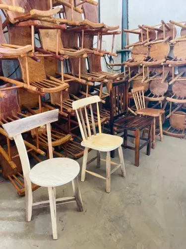 Cadeiras fixas / madeiras