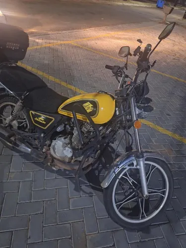 Vendo Moto Suzuki Intrunder 125 ano 2013