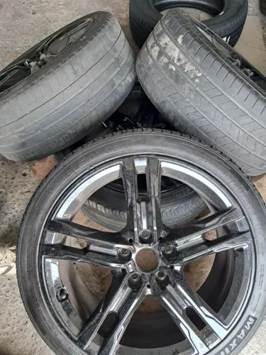 Jogo de rodas aro 18 Bmw série M 5x112 Preta com Pneus 225 40 18 usados