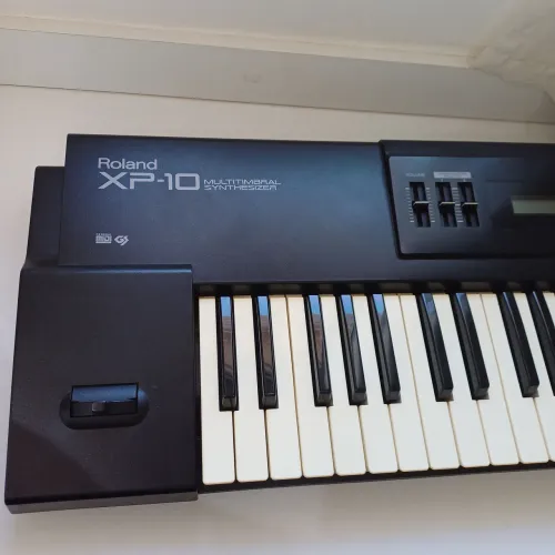 Teclado Roland XP-10 Multitimbral Synthesizer