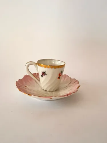 Xícara Antiga Nymphenburg com Pires - Porcelana Alemã Pintada à Mão