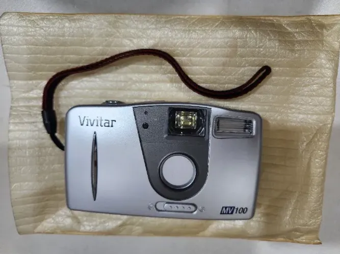 Câmera Vivitar MV 100 