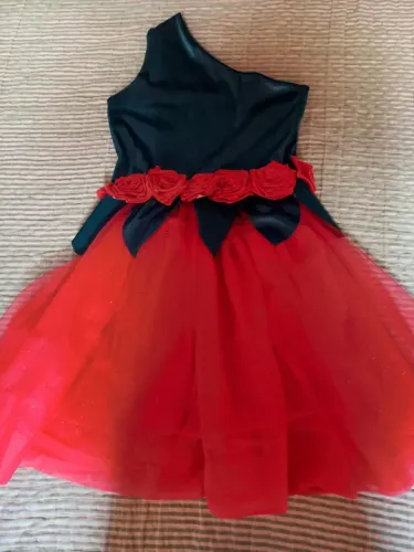 Vestido Infantil de Tule Vermelho e Preto com Flores