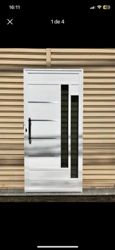 Porta de Entrada em Alumínio Branca