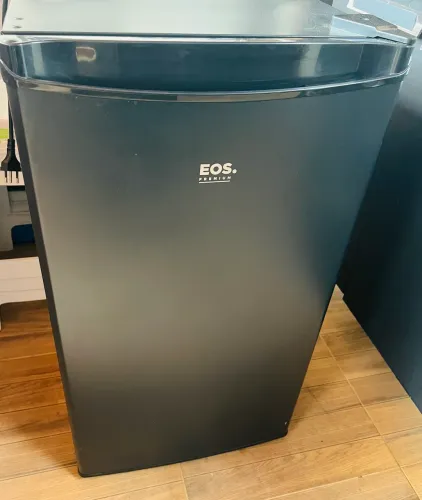 Frigobar Eos premium preto 