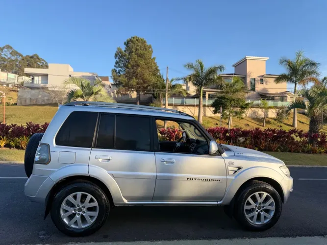 PAJERO TR4 AUTOMÁTICA 4X4