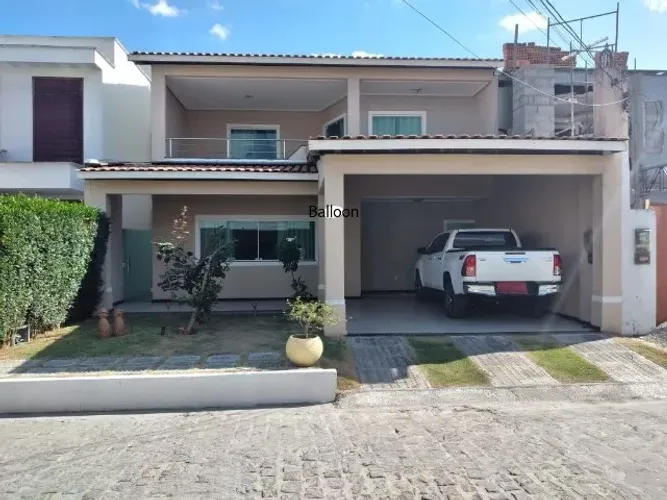 Excelente casa com piscina 3/4 e dois andares na Av. Fraga Maia.