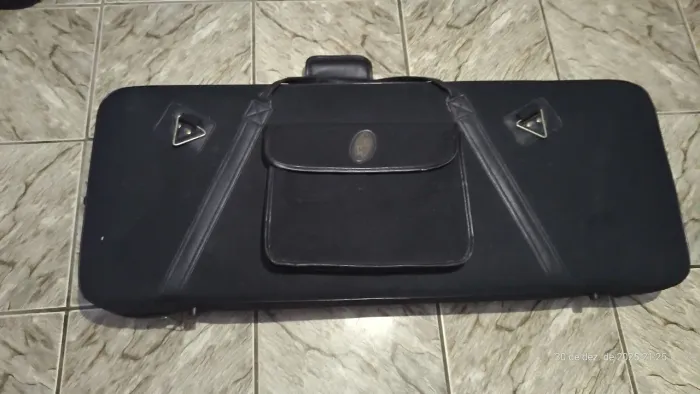 Case Sólida para Guitarra com Bolso