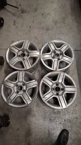 Rodas 14 Universal 4 furos