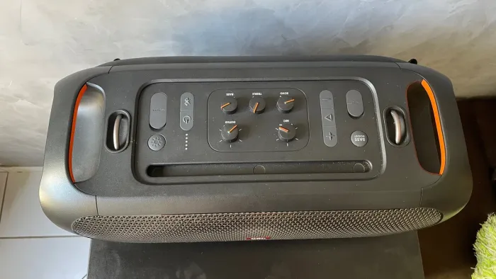 Caixa de Som JBL PartyBox On The Go - Usada, Som Potente!