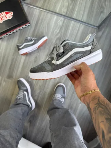 Tênis Vans Ultrarange 3D Cinza - Dois pares de cadarço