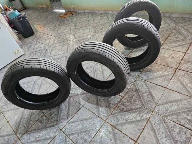 Vendo esses pneus marca pirreli meia vida 225/60/18