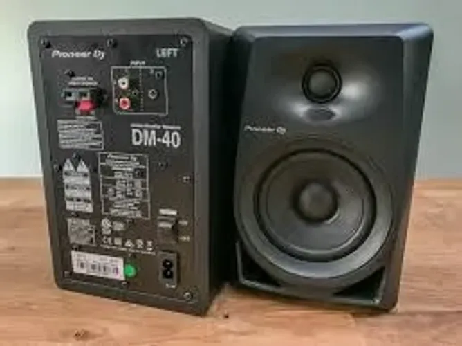 Pioneer DM 40 Par