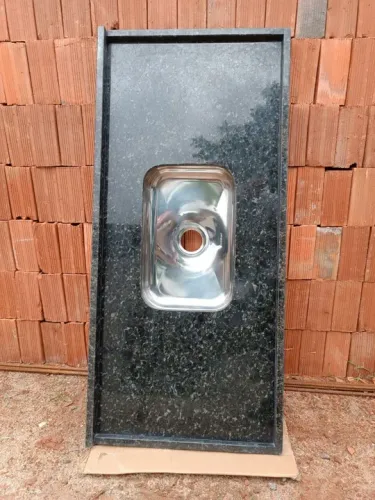 Pia de Granito Verde com Cuba em Aço Inox