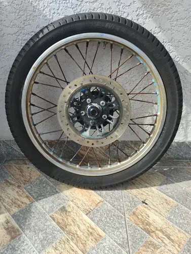 Roda com pneu 