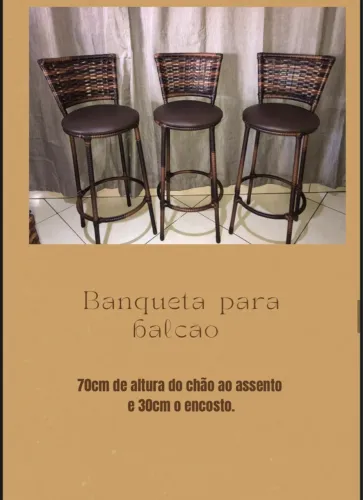 Banquetas para balcão com encosto.