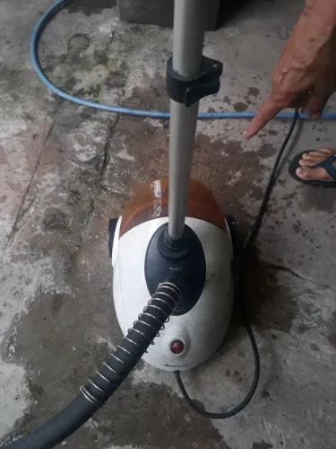 Passadeira a Vapor Bestclean, a magueira está solta $150