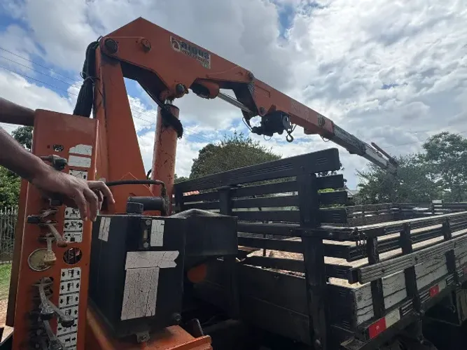 Tenho Caminhao Munck pra Atendimento em Curitiba e regiao, Fretes e içamentos