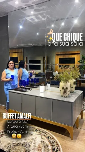"Sofisticação e Espaço: Aparador Buffet Amalfi com Pés em Madeira e 4 Portas"