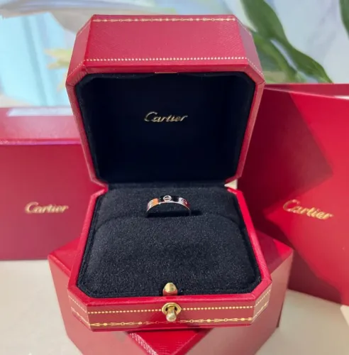 Anel Love cartier 12 milésimos de ouro 18 k