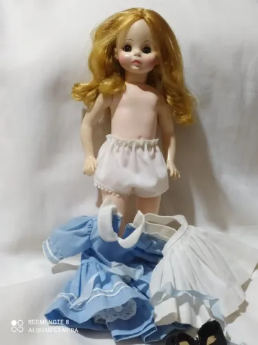BONECA ALICE NO PAÍS DAS MARAVILHAS MADAME ALEXANDER ANTIGA