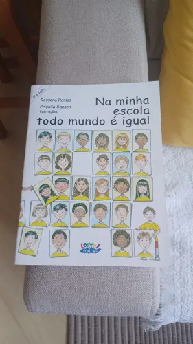 Livro Infantil - Na Minha Escola Todo Mundo É Igual