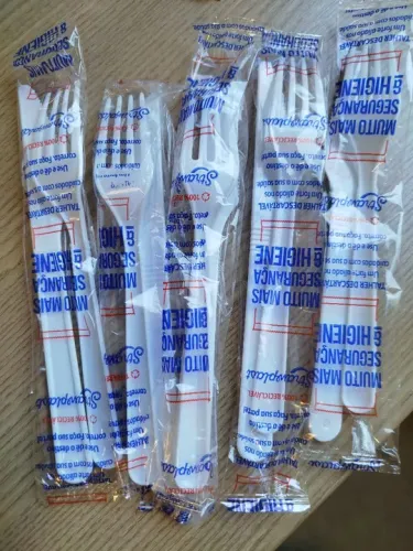 100 Kit sachê garfo e faça Strawplast
