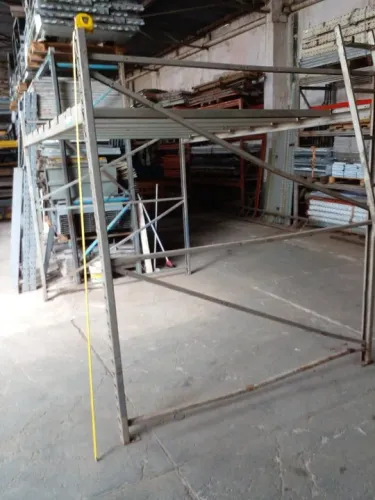 Mezanino de aço 2,20 altura x2m de largura 3m de comprimento Usado